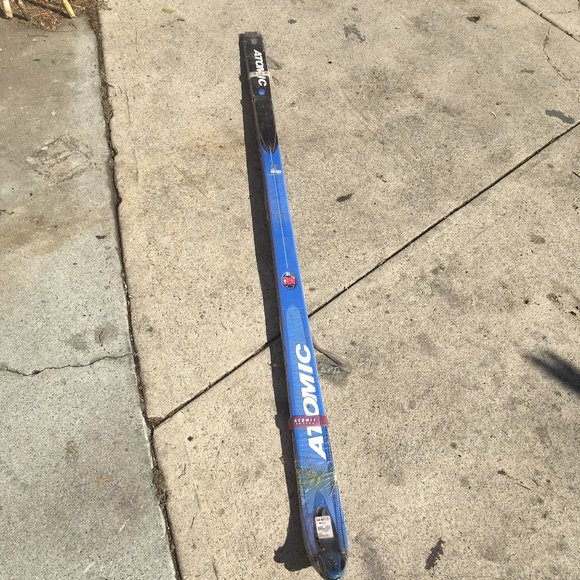 SKIS FOR SALE - Picture 1 of 4